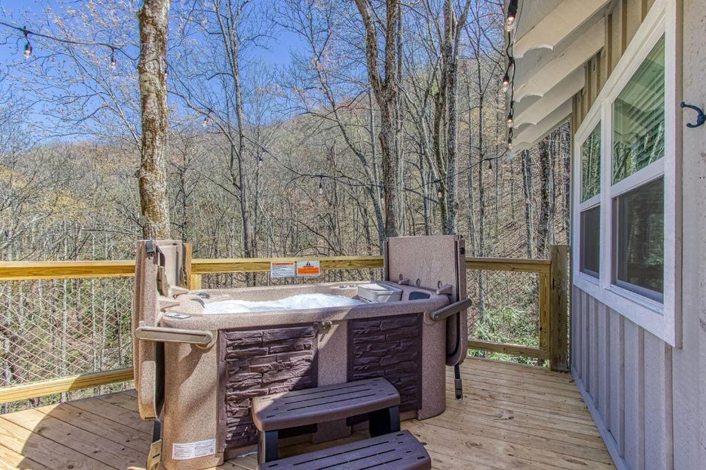 Chasing Fireflies Treehouse, 1089 Of Free Attraction Tickets For Each Paid Day, Dollywood And More! เซอเวียร์วีล ภายนอก รูปภาพ